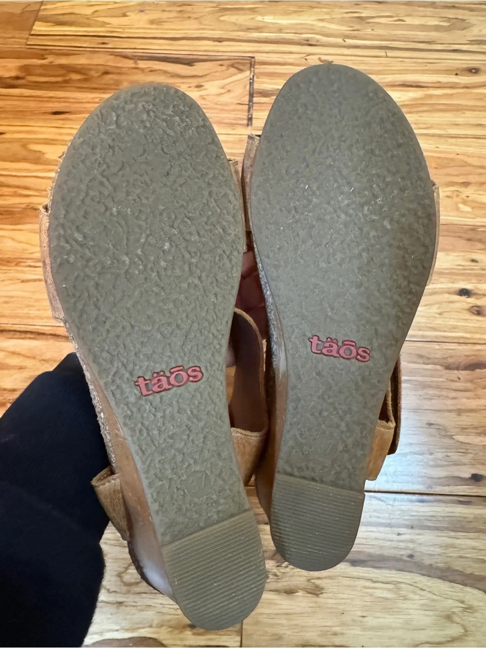 Taos Womens Carousel 2 Button Wedge Leather Sandals shoes sz 37 US 6/6.5